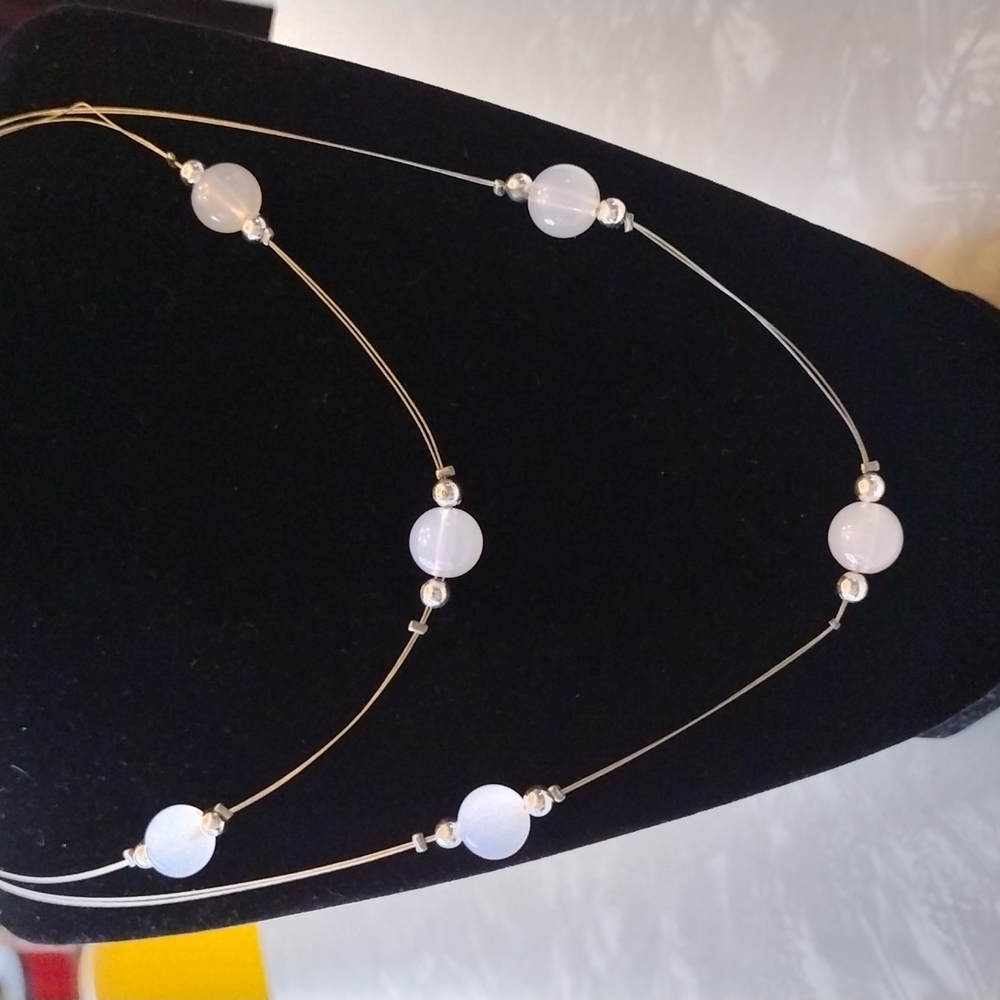 Glitter silver wire and beads necklace.